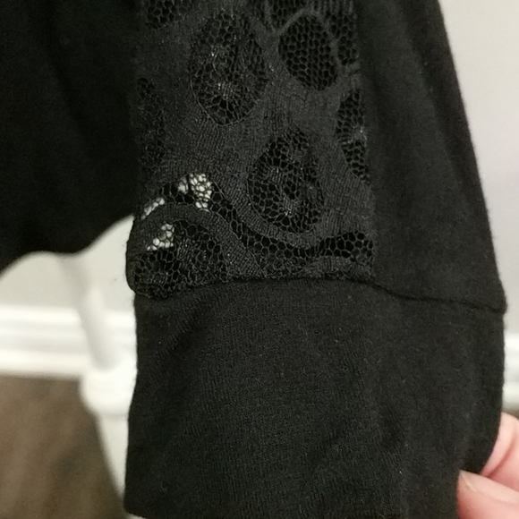 Suzy Shier soft cotton and lace button-up - Picture 3 of 5